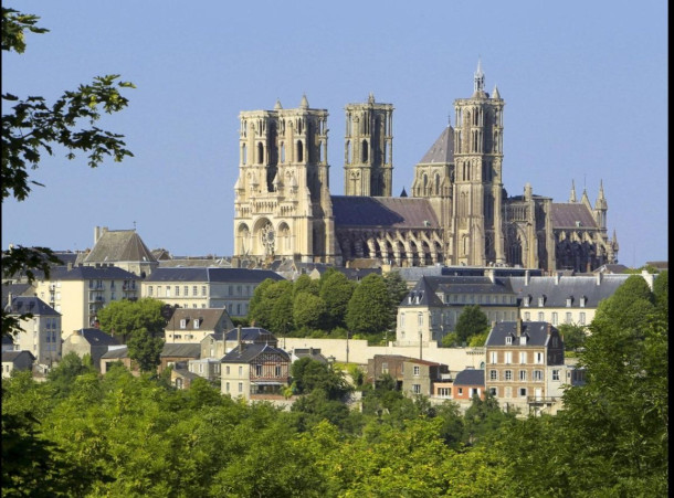 Le Tourisme à Laon : Un Voyage au Cœur de l'Histoire et de la Nature