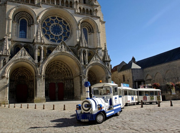 Le Petit Train Touristique de Laon : Une Découverte Enchantée du Patrimoine Médiéval